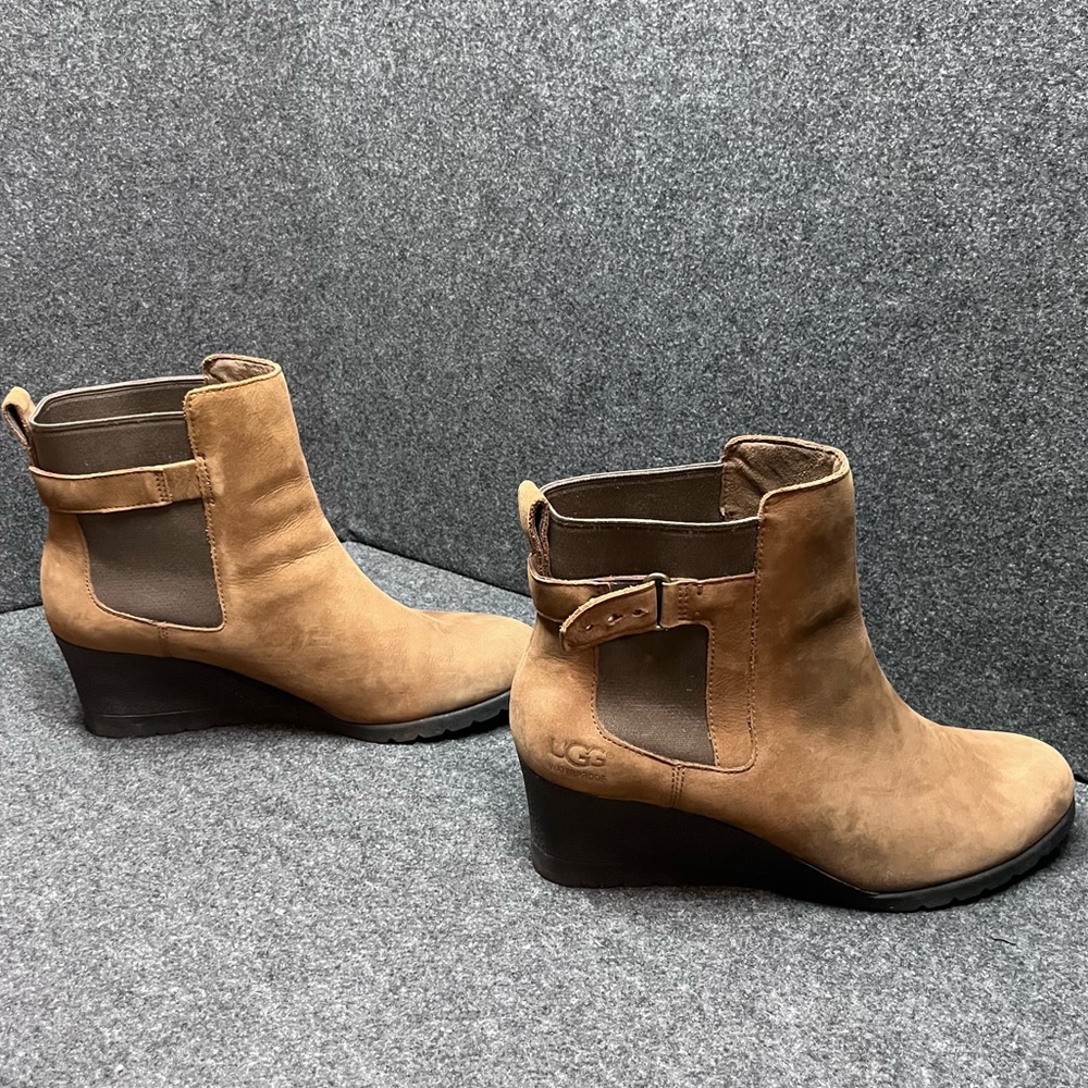 UGG Women's Indra waterproof wedge boot in the stout color and size 9.5 - Picture 2 of 10